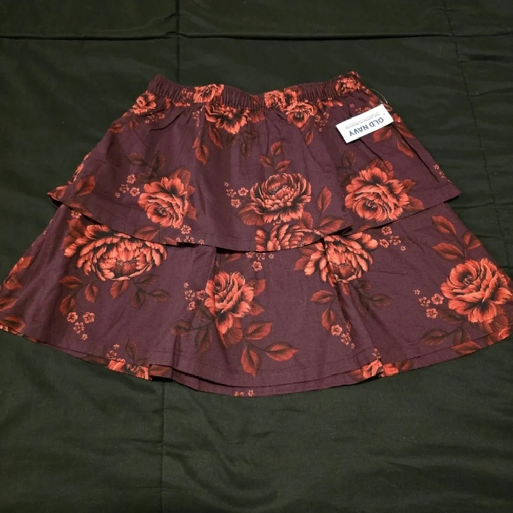Old Navy‎ Girl's Floral Tiered Skirt Burgundy NWT Size Medium 8